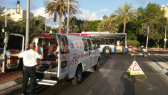  بالصور: إصابة طفيفة لشخصين بحادث طرق بين حافلة ومركبة بيافا 